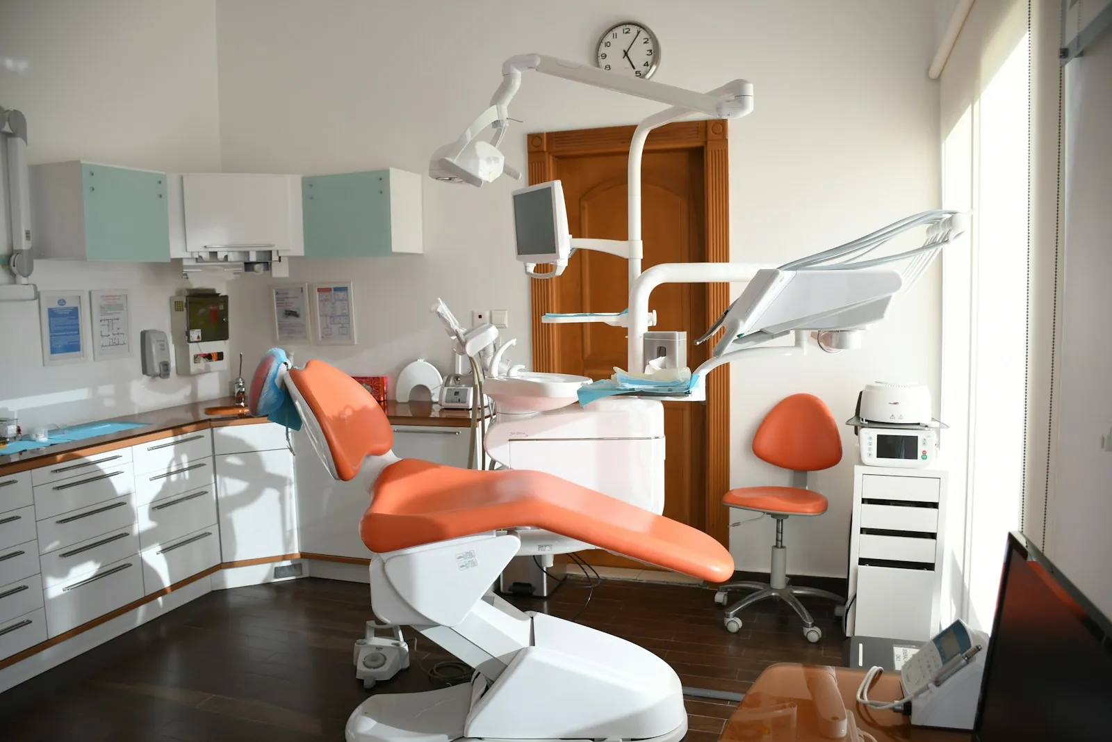 Form Dental modern dental office operatory with ergonomic treatment chair, calm natural light, and quiet atmosphere